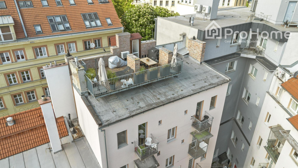 Unikátny 140 m² 4-izbový mezonet s terasou a výhľadom na downtown