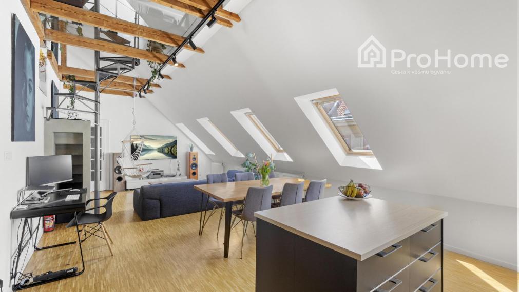 Unikátny 140 m² 4-izbový mezonet s terasou a výhľadom na downtown