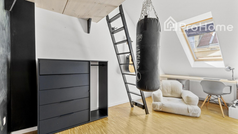 Unikátny 140 m² 4-izbový mezonet s terasou a výhľadom na downtown