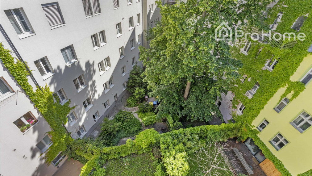 Unikátny 140 m² 4-izbový mezonet s terasou a výhľadom na downtown