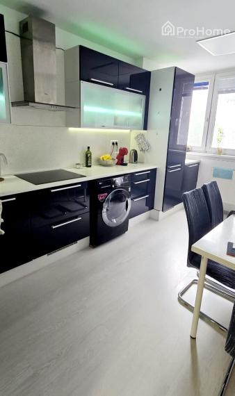 3 samostatné izby+kuchyňa s jedálňou–Petržalka, Andrusovova