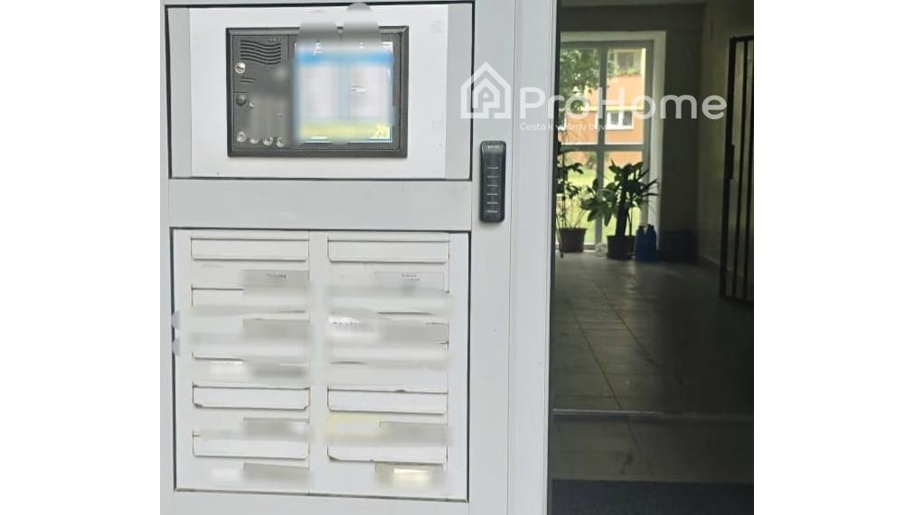 3 samostatné izby+kuchyňa s jedálňou–Petržalka, Andrusovova