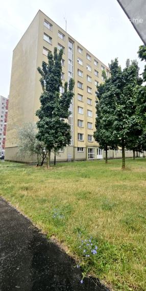 3 samostatné izby+kuchyňa s jedálňou–Petržalka, Andrusovova