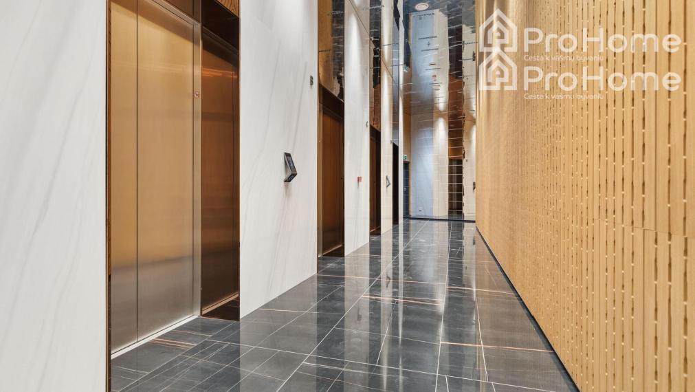 EUROVEA TOWER | 2-izbový byt, 32. poschodie, parkovanie