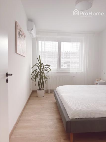 Nadštandardný zrekonštruovaný 2-izbový byt s možnosťou úpravy na 3-izbový