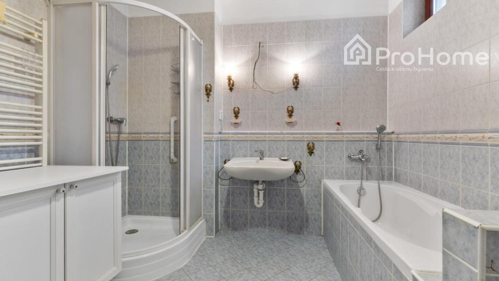 Dom s príbehom – 5-izbový rodinný dom s veľkou záhradou