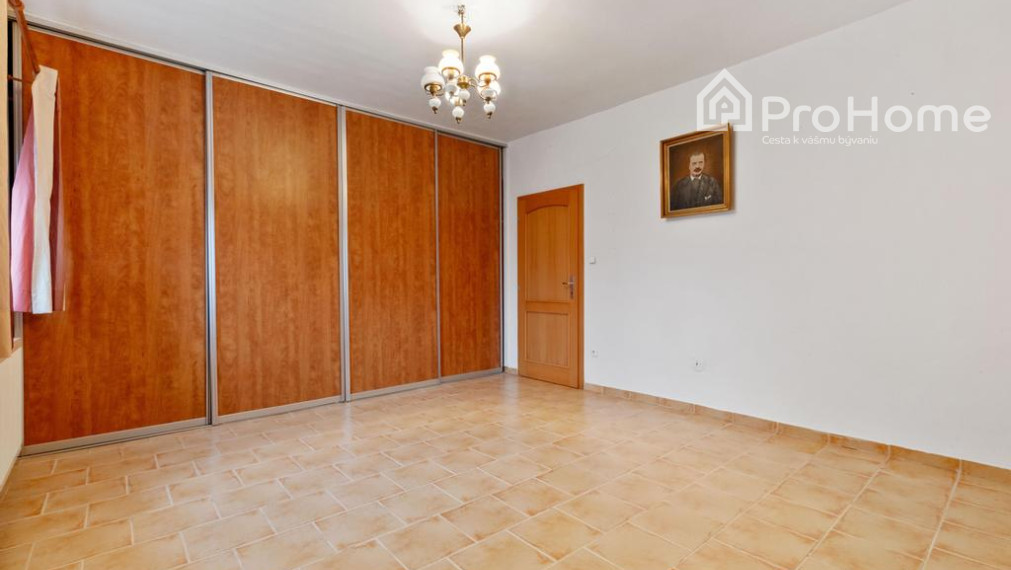 Dom s príbehom – 5-izbový rodinný dom s veľkou záhradou