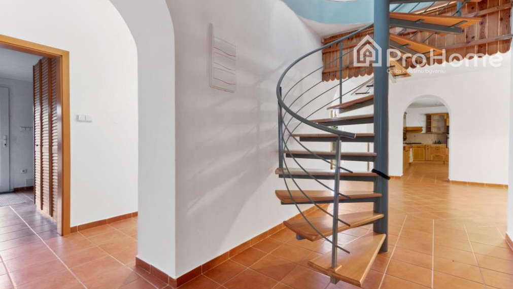 Dom s príbehom – 5-izbový rodinný dom s veľkou záhradou