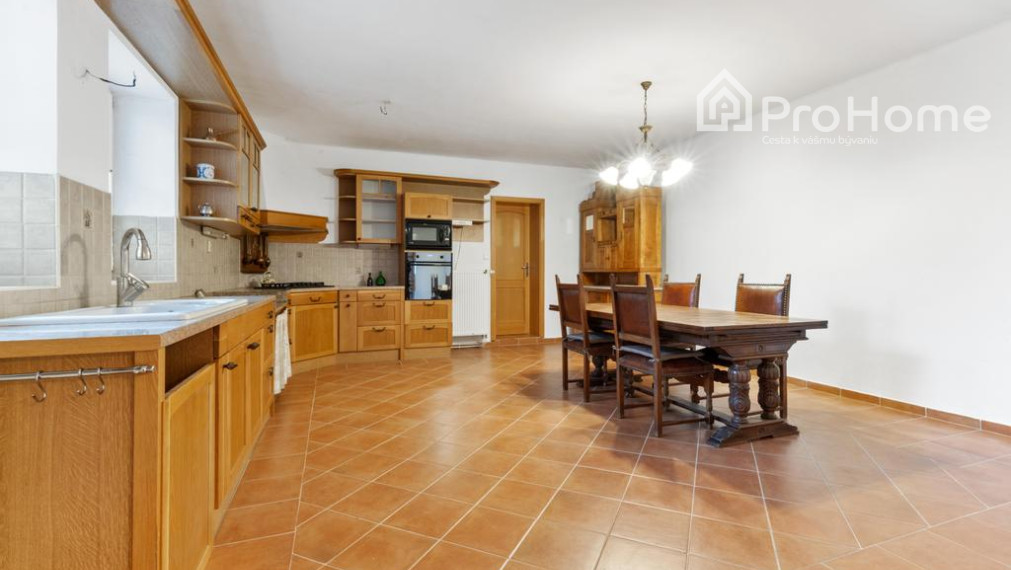 Dom s príbehom – 5-izbový rodinný dom s veľkou záhradou