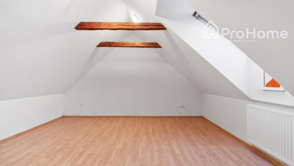 Dom s príbehom – 5-izbový rodinný dom s veľkou záhradou