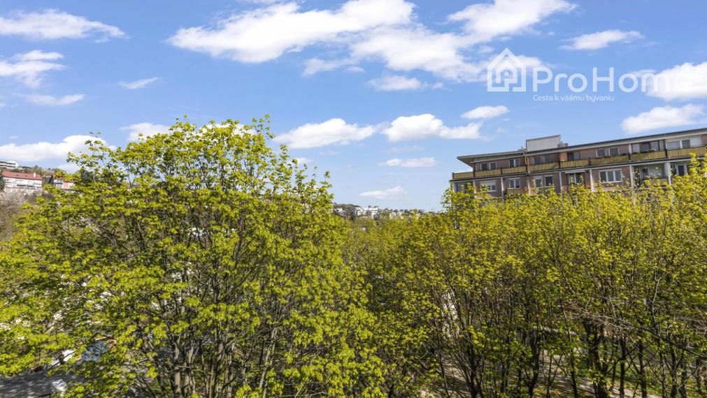 Veľkorysý 3-izbový byt (72 m²) priamo pri parku na Račku 🌳