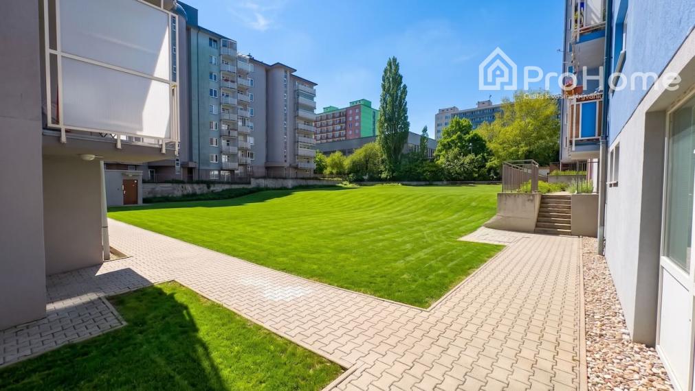 Priestranný 3i byt s terasou, loggiou a parkovaním – Agátová
