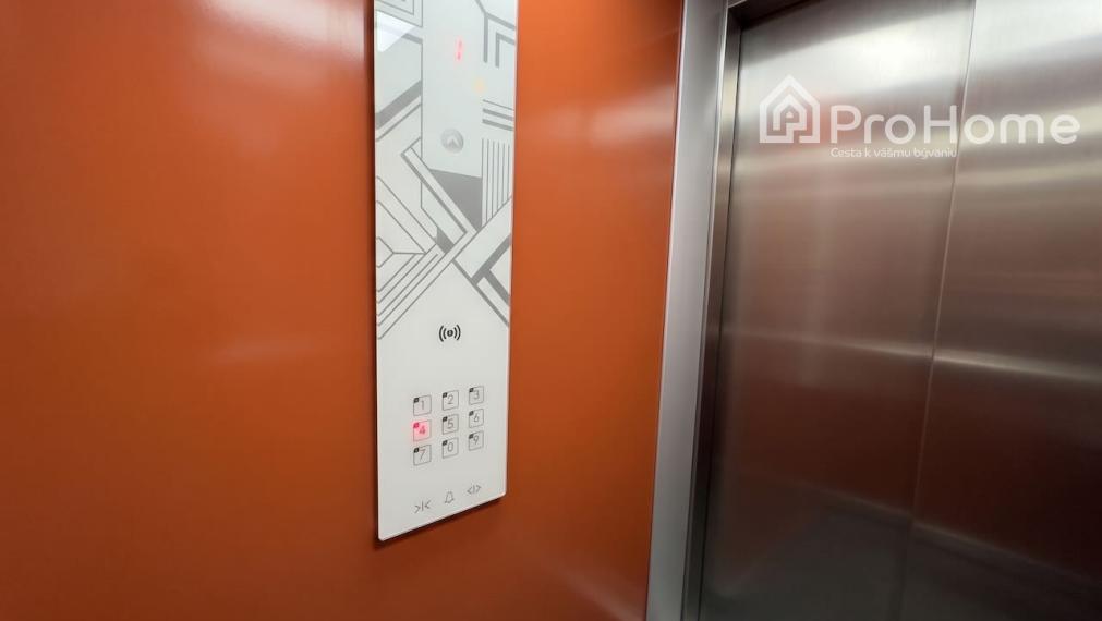 Priestranný 3i byt s terasou, loggiou a parkovaním – Agátová