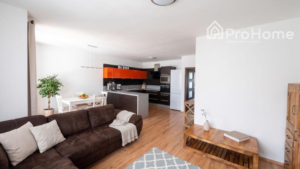 Priestranný 3i byt s terasou, loggiou a parkovaním – Agátová