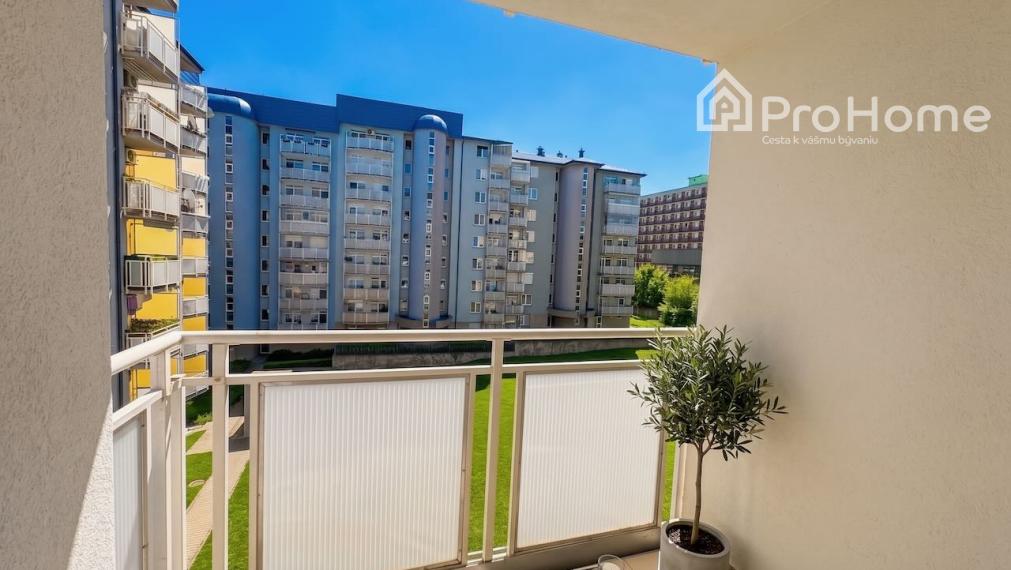Priestranný 3i byt s terasou, loggiou a parkovaním – Agátová