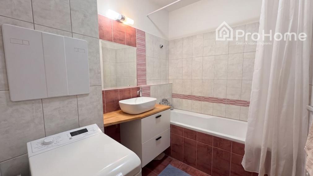 Priestranný 3i byt s terasou, loggiou a parkovaním – Agátová