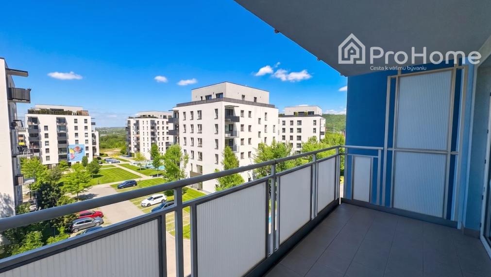 Priestranný 3i byt s terasou, loggiou a parkovaním – Agátová