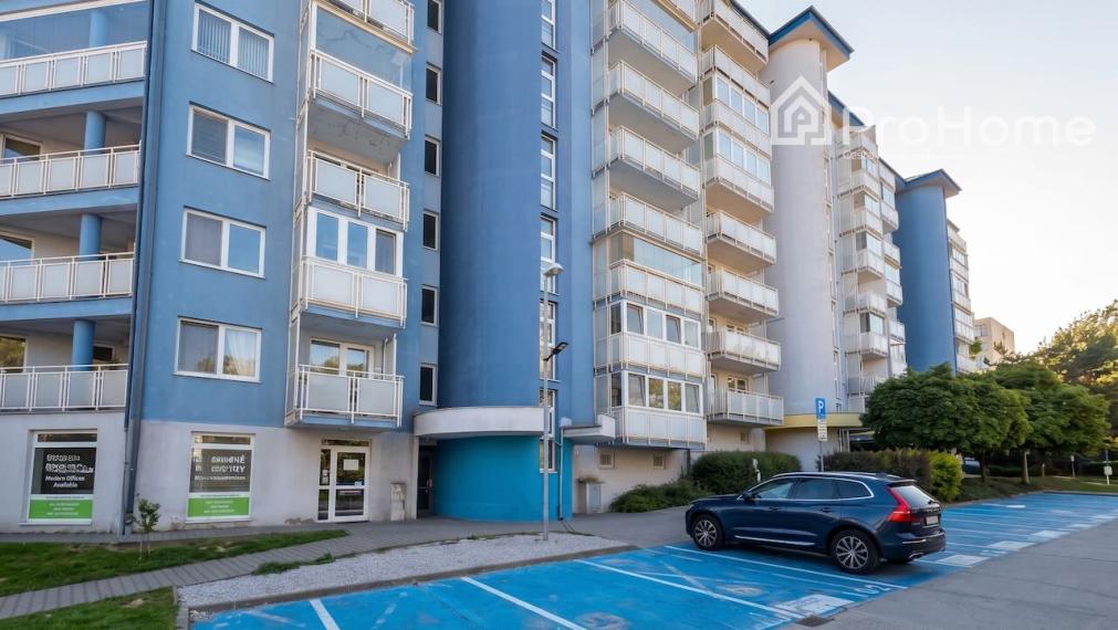 Priestranný 3i byt s terasou, loggiou a parkovaním – Agátová