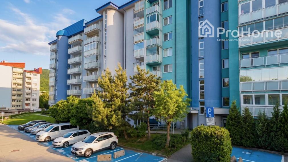 Priestranný 3i byt s terasou, loggiou a parkovaním – Agátová