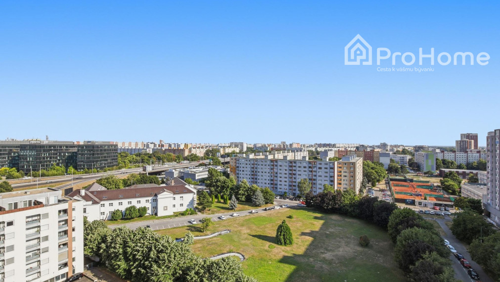 ✨ VÝHĽAD A TOP ADRESA: Zariadený 2i byt na Zadunajskej ceste 🏙️