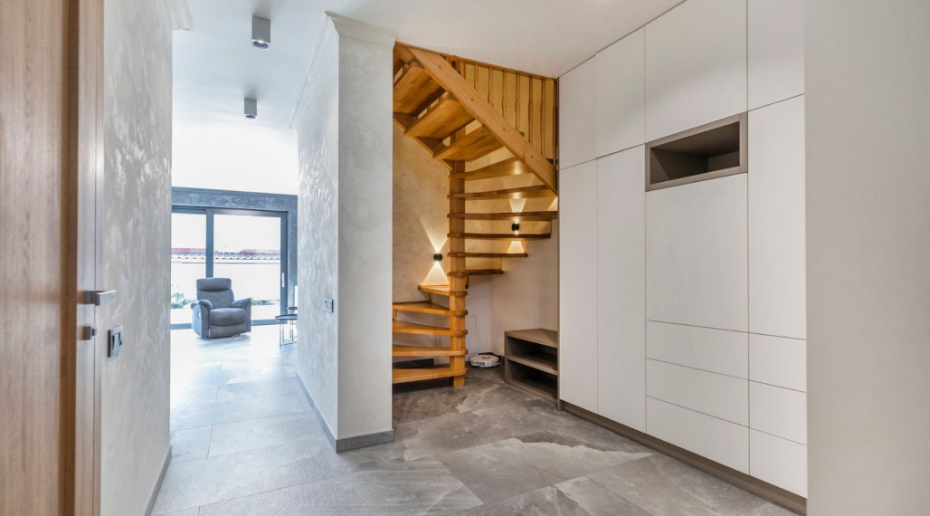 Moderný rodinný dom s nízkymi nákladmi v pokojnom prostredí Senca