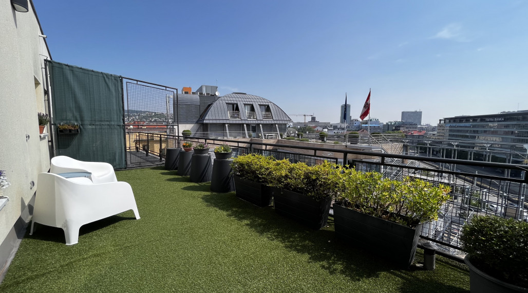 Strešný staromestský byt s terasou, na Panenskej ulici