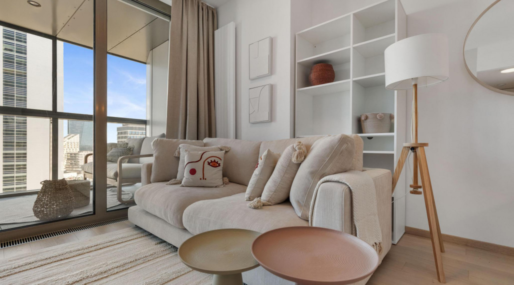 PLNE VYBAVENÝ 2i byt v EUROVEA Tower NA PRENÁJOM