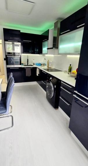 3 samostatné izby+kuchyňa s jedálňou–Petržalka, Andrusovova