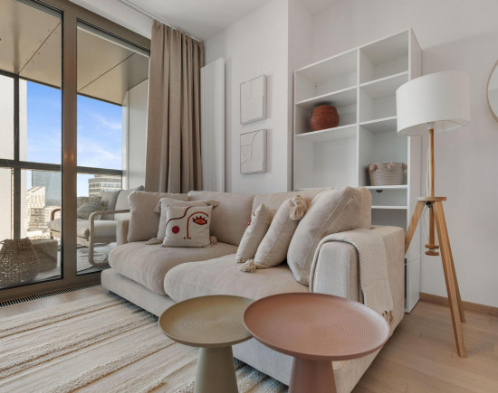 PLNE VYBAVENÝ 2i byt v EUROVEA Tower NA PRENÁJOM