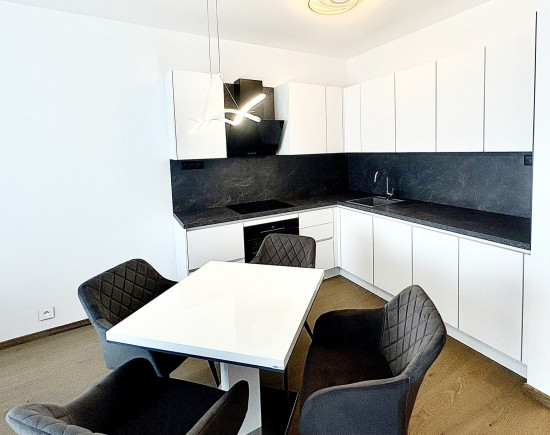 Na prenájom 2-izbový by v Eurovea Tower s výhľadom na Dunaj